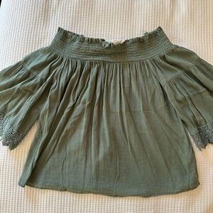 Green Flowy Embroidered Off-the-Shoulder Top (XS)